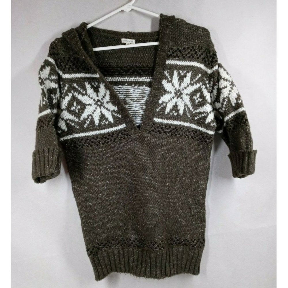 Maurices Women’s Short Sleeve Hooded Sweater With Nordic Design Size Medium
